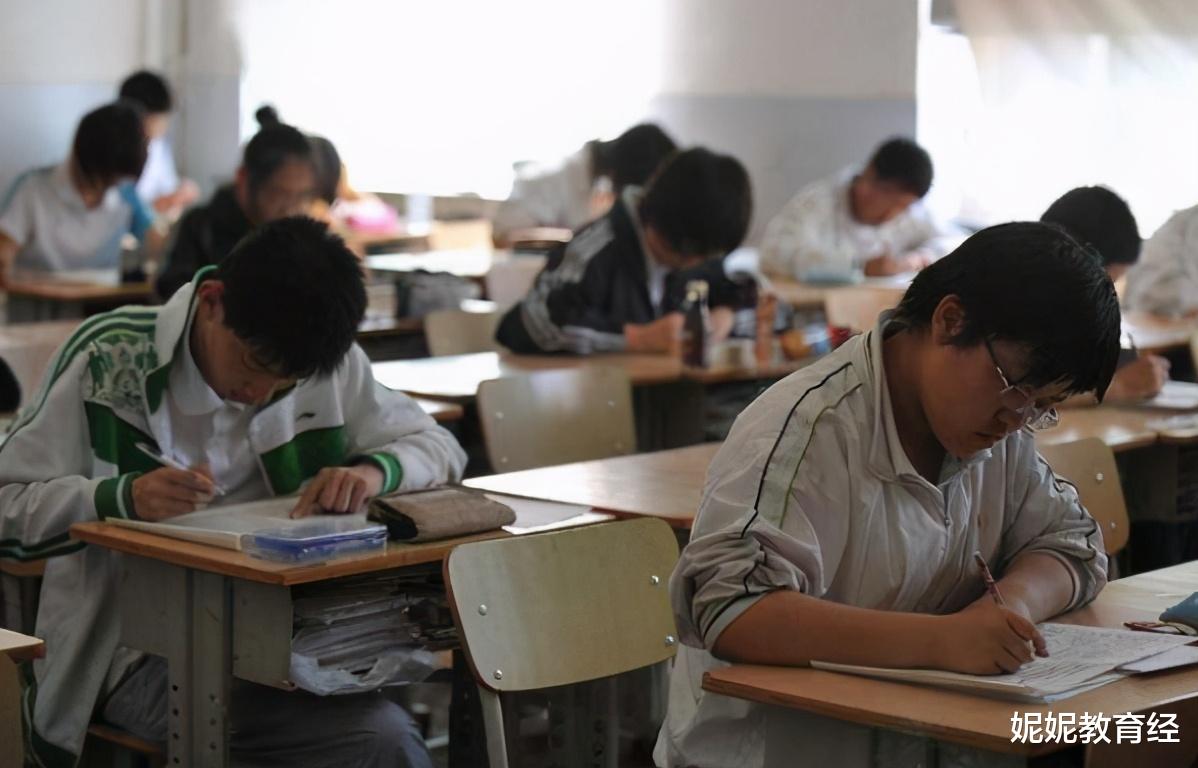 滨海新区|成绩相似的两个初中生，一个上辅导班一个不上，3年后差距太明显