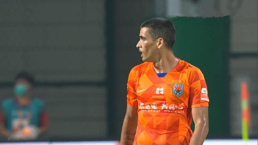 山东鲁能|6场0球却又伤了，致鲁能最后6分钟少打一人，李霄鹏决心将其换掉？