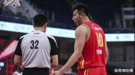 『郭昊文』官宣封杀？那个要进NBA的中国后卫，把自己搞废了，连CBA都打不上