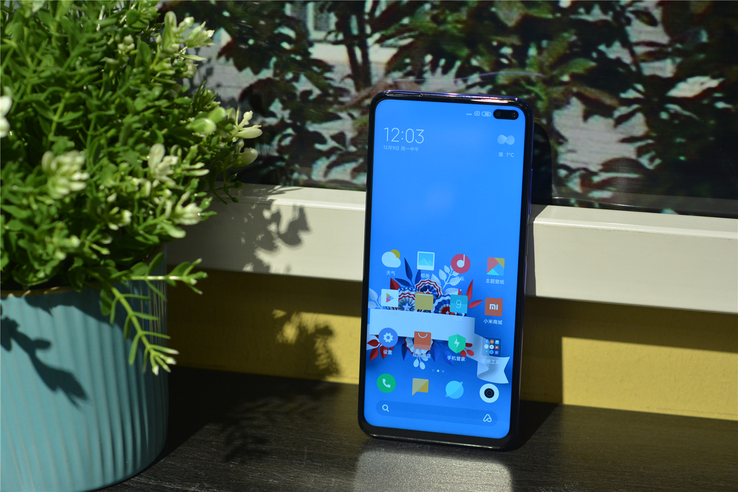 充电宝|最便宜的8+128GB 5G手机已降至1399，还配备120HZ高刷新率