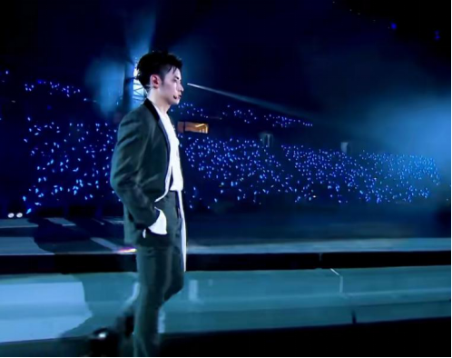 演唱会|R1SE巡回演唱会,何洛洛Badguy引粉丝尖叫,演唱会变身蹦迪现场