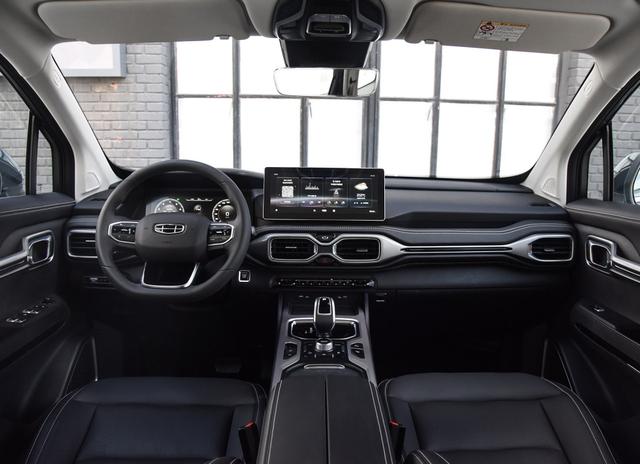 『吉利汽车』终于上市，吉利中型SUV预售10.8万，车长4.8米配1.8T，够气派