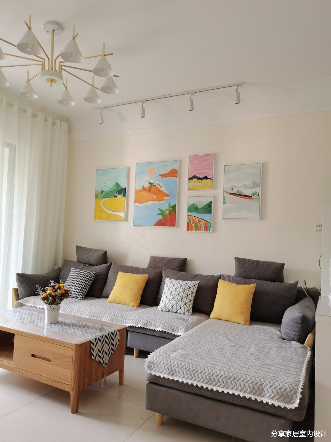 |朋友家新房装修太简单了,电视墙不做造型,不做吊顶,很羡慕!