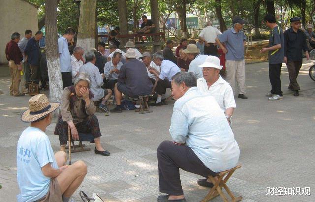 退休年龄|中国退休年龄“不符合”国情，延迟退休遭反对，专家提“新方案”