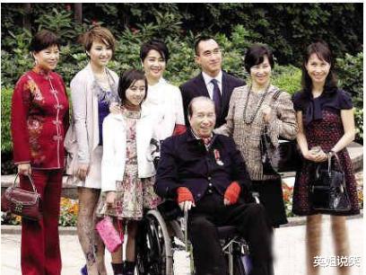 何超欣|赌王78岁生下的孩子何超欣，被疑是与利智所生？
