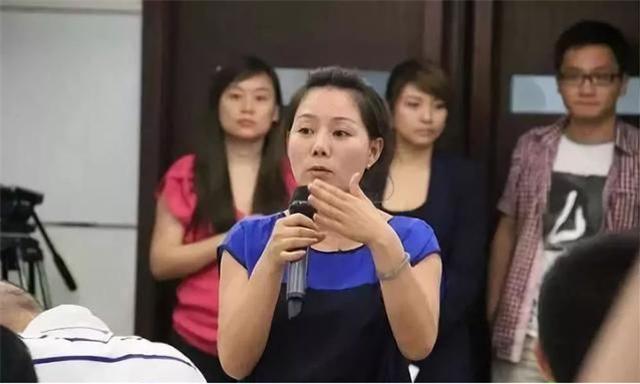 海底捞|她17岁成海底捞服务员,如今身家30亿:努力拼搏,终能逆风翻盘