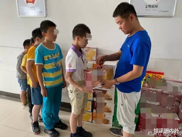 郑爽|郑爽祸从口出，她向艾滋病学校捐赠零食，给教职工送洗护用品，官博发文感谢