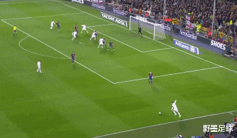 「梅西」皇马44岁传奇又火了一把：若不是哈维出手，他差点让梅西“吃土”