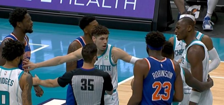 尼克斯队|17投11中，狂砍34分！海沃德大爆发，三球8分14板7助，完虐尼克斯