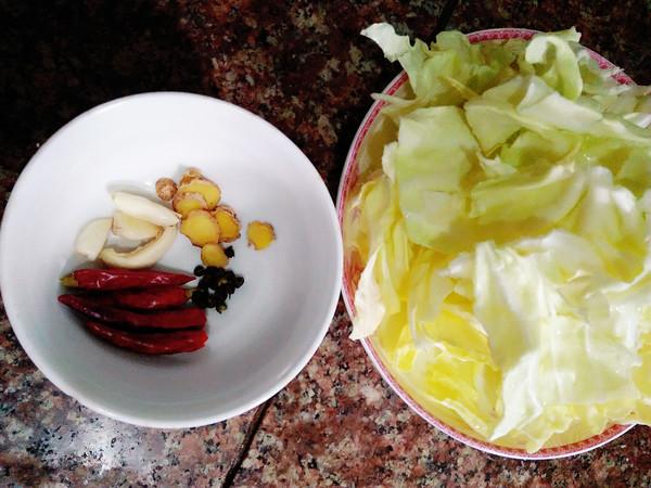 「肝脏」它是“通便菜”，隔天吃点，轻松排空黑臭便，腰细了，比开塞露好