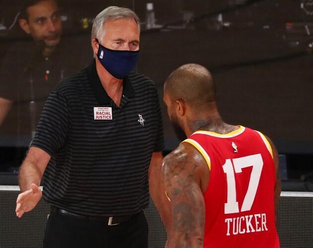 火箭队|19+17+13！袖珍中锋逆生长，35岁步入巅峰，喜获大合同！