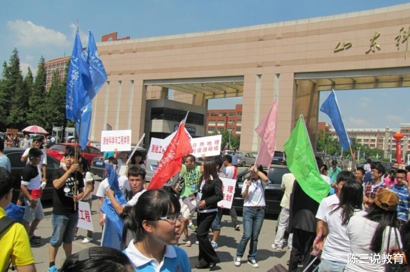 教育厅|教育厅突然宣布，大学新生欲哭无泪，家长：该来的还是来了！