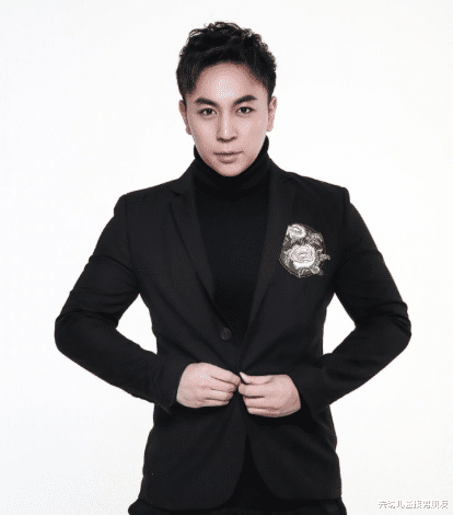 释小龙|释小龙怎么不拍戏了？了解他的生活之后，贫穷限制了我的想象力！