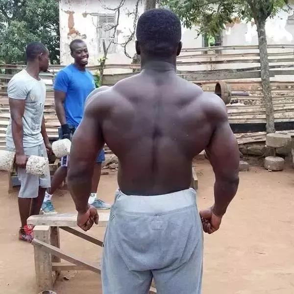 健身|这可能是中国最破健身房，他们却用废铜烂铁练出一身肌肉