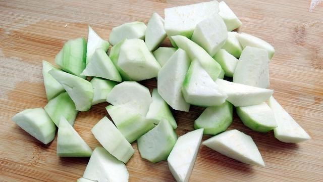 子宫肌瘤|子宫肌瘤多半“偏爱”三类女性，希望你不在列！多吃它，呵护子宫