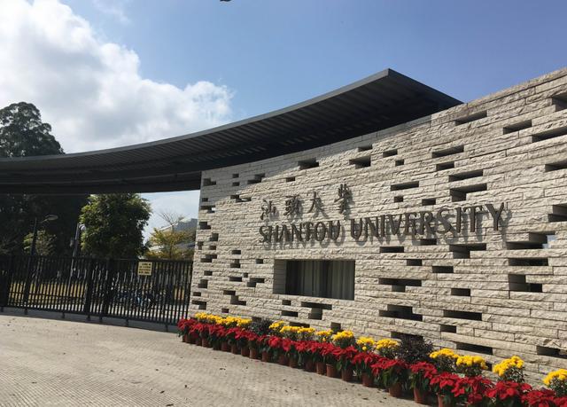 大学生：我国“待遇”最好的2种大学生，高考生向往，毕业有编制！