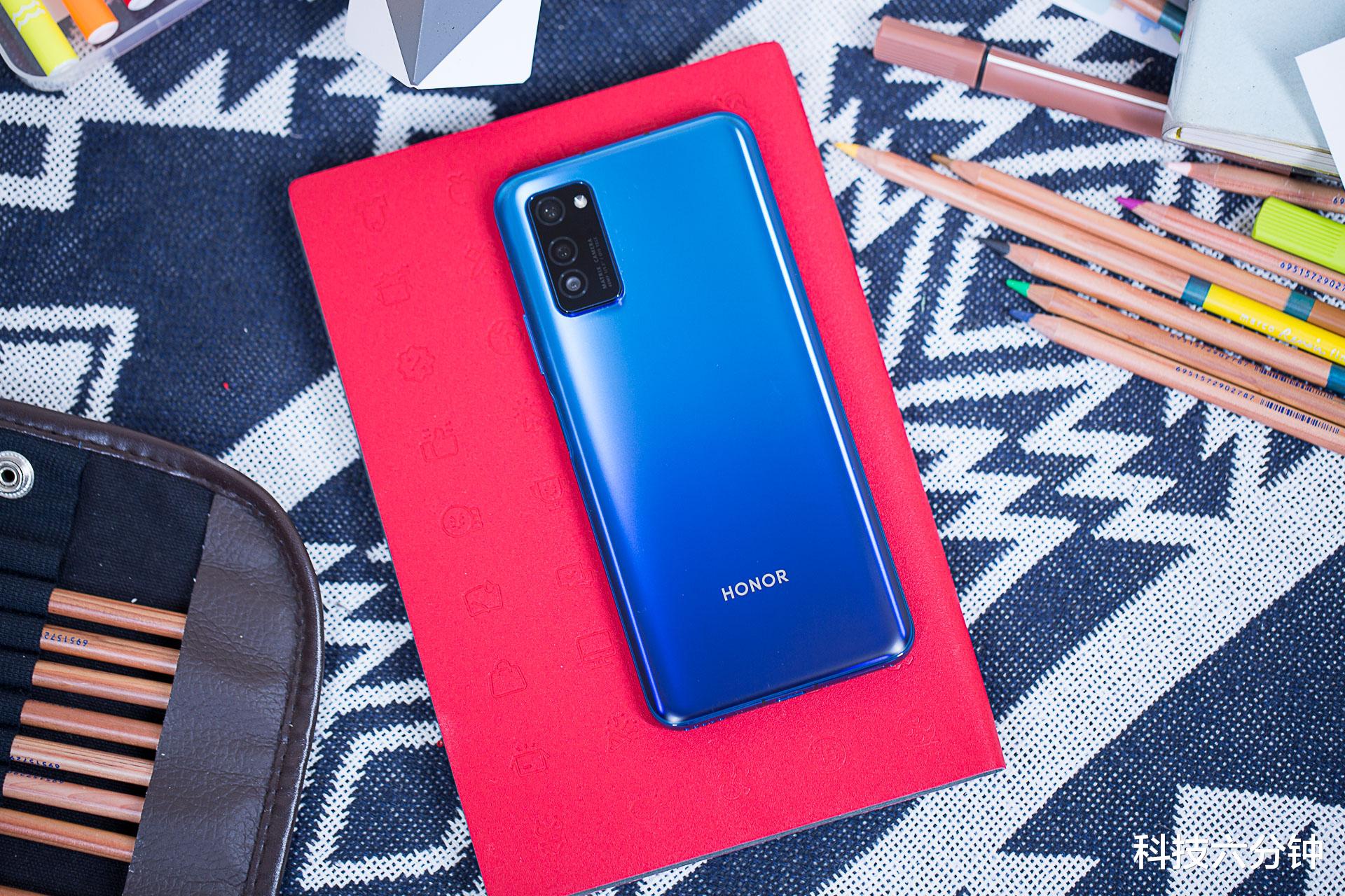 荣耀|正在降价的三款荣耀5G手机，第一款性能强悍，最后一款颜值惊艳