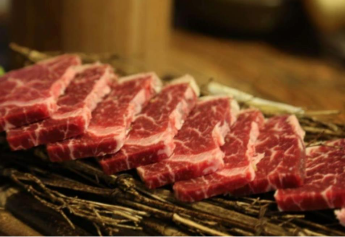 「尼斯湖水怪」因为肉太好吃，被人类吃到灭绝的3种动物，有一种被吃掉50亿只