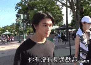 「何猷君」何猷君奚梦瑶守孝期间现身迪士尼会友引争议,三缄其口拒谈何猷邦