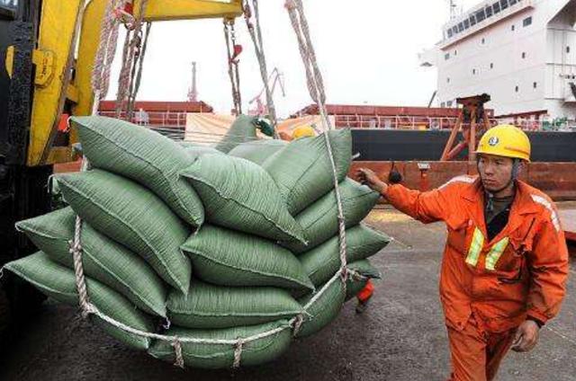 『俄罗斯』美同意签“无病毒”证明后，近1600万吨大豆进口中国，反超俄罗斯