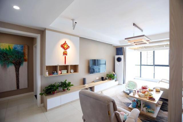 「」晒晒刚入住的新房，阳台是“大亮点”，餐边柜收纳真漂亮