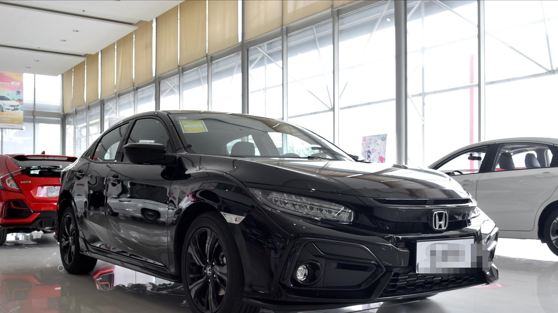 本田思域|最便宜的两厢思域提车,落地14万,1.5T+中置排气,新外观真霸气