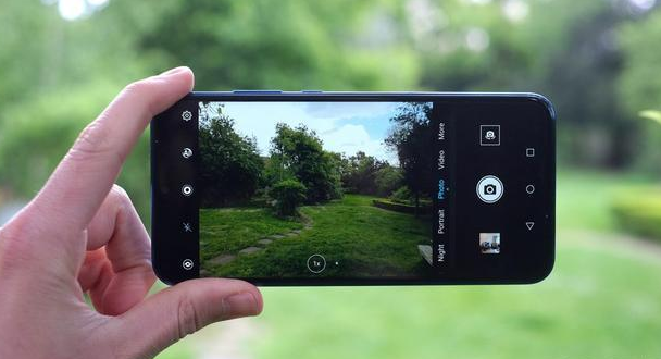 #华为荣耀#顶级华为价格跳水,从2699跌至1999,128GB+麒麟980+侧面指纹