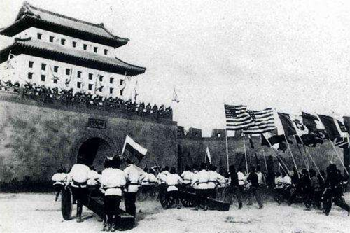 「慈禧太后」慈禧一生仅写一首诗，其中1句家喻户晓，如今老师常用来告诫学生