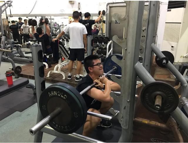 健身|「健身」让热爱篮球的秉亨,走上了「健美」之路!