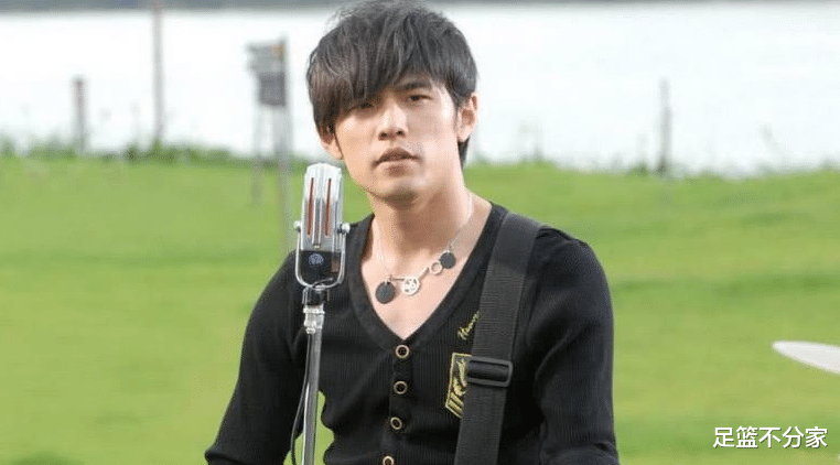 【林俊杰】他实力不输周杰伦林俊杰,当红时因病淡出乐坛,现街头卖唱维持生活