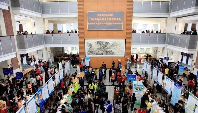 招生@3个“风扉一时”的大学专业，毕业生就业困难，社会竞争激烈！