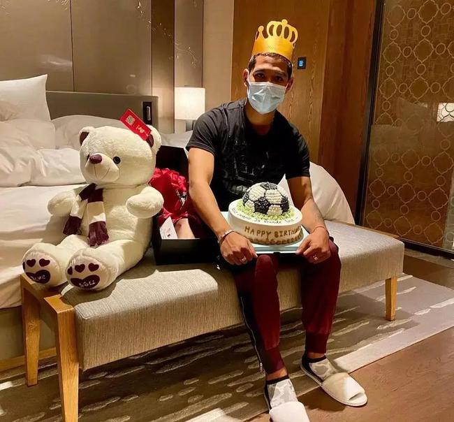 广州恒大|尘埃落定！恒大归化球员离队，年薪1400万！