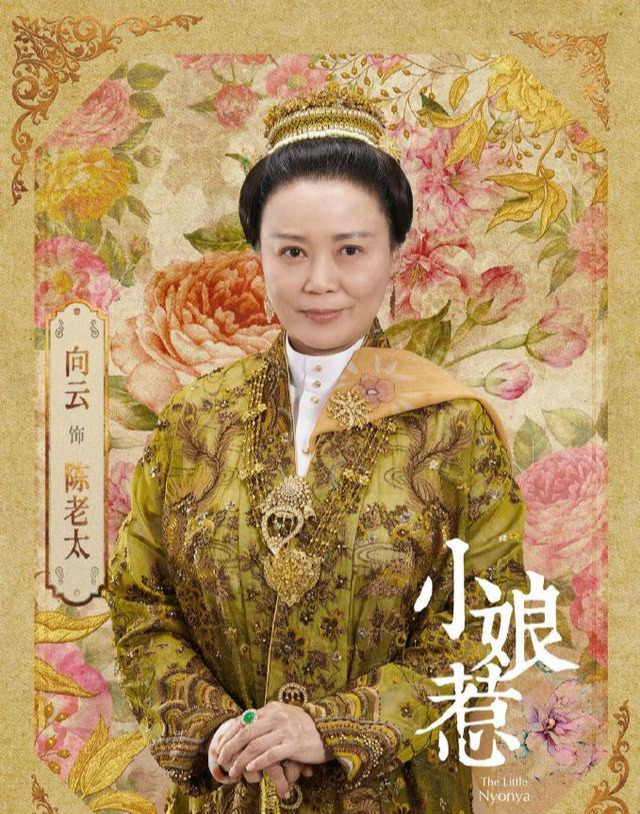 「欧萱」欧萱晒《小娘惹》旧照，两位女主饰演者像一人，气质上新版就输了