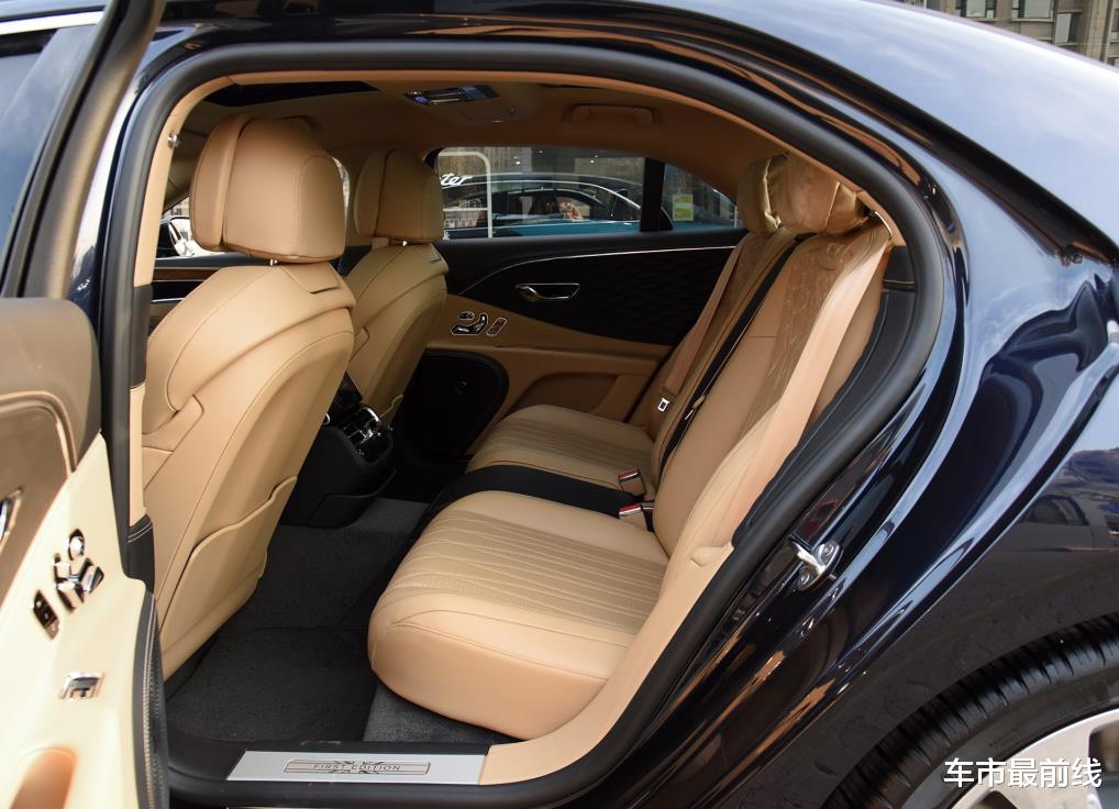 「迈巴赫」这车是帕拉梅拉的大哥，换代后降103万，迈巴赫在它面前黯然失色