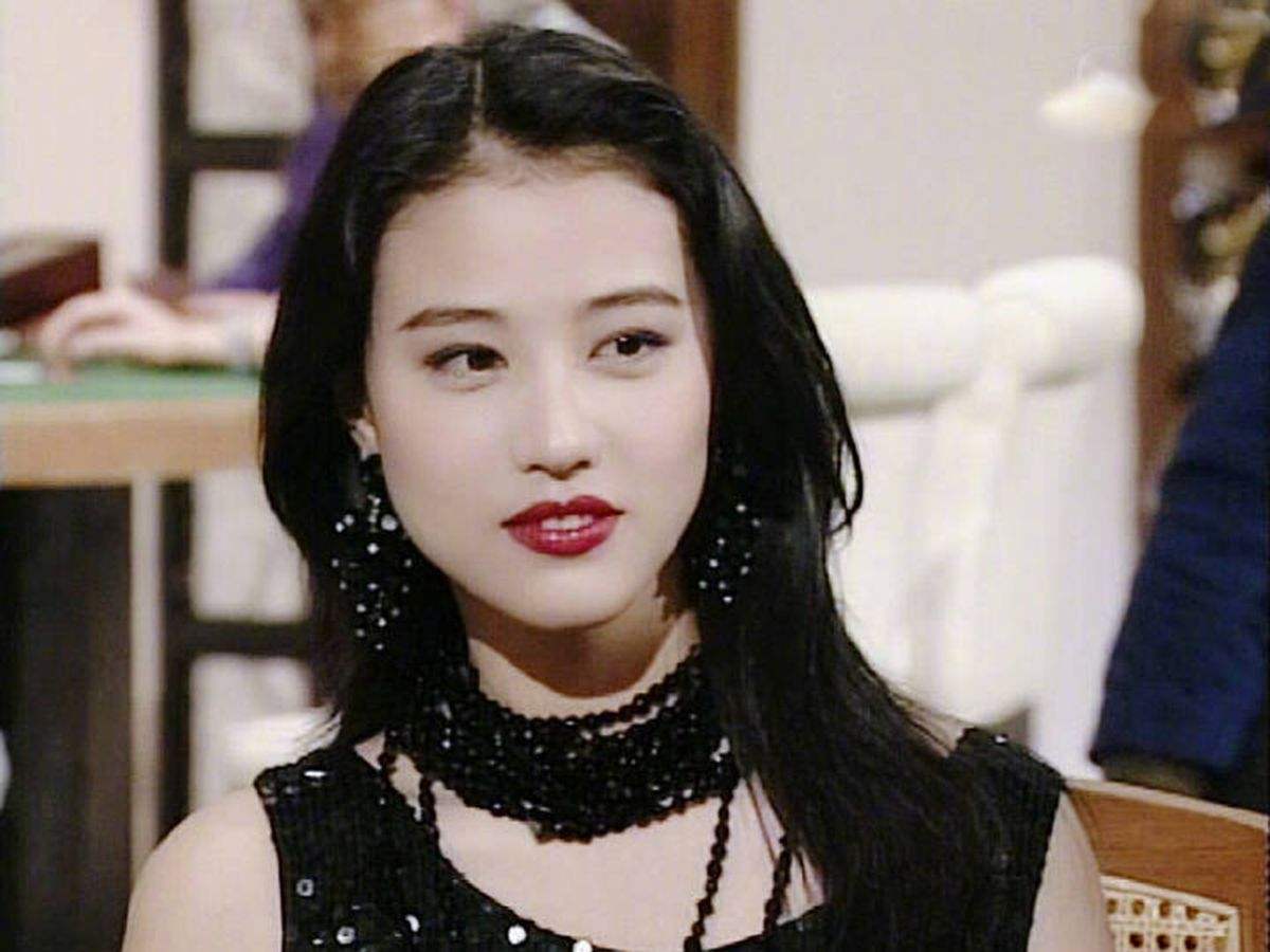 「倚天屠龙记」还记得最美周芷若吗？她曾演绎最经典版《倚天屠龙记》，主题曲更是广为传唱