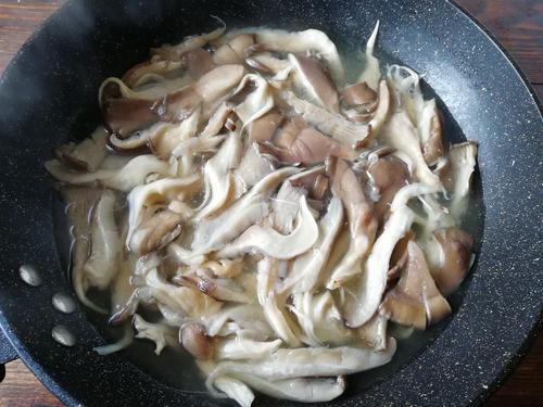 平菇：饭店里“最脏”的一道菜，厨师下馆子从来不点，却有很多人都爱吃