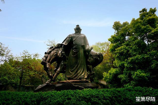 满江红▲岳飞《满江红》移出课本，被换成名气不大的同名作品，有道理吗？