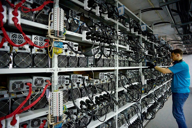 比特币：比特币价格突破6.6万，6000元买一台矿机，多少天可以回本？