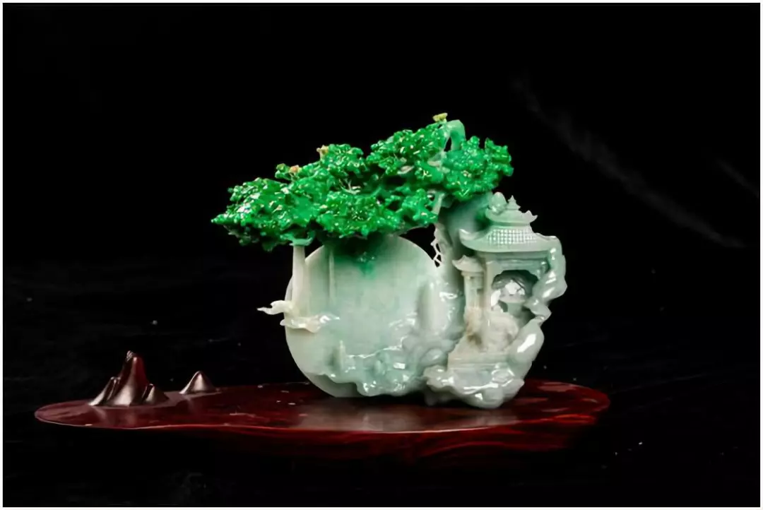 文玩核桃|几件大师雕刻的精美翡翠摆件，每一件曾是获奖作品，惊艳到你了吗