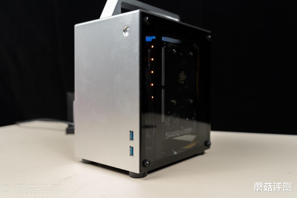 |没有人比蘑菇更懂如何上班摸鱼！打造一款可以上下班提着走的主机。