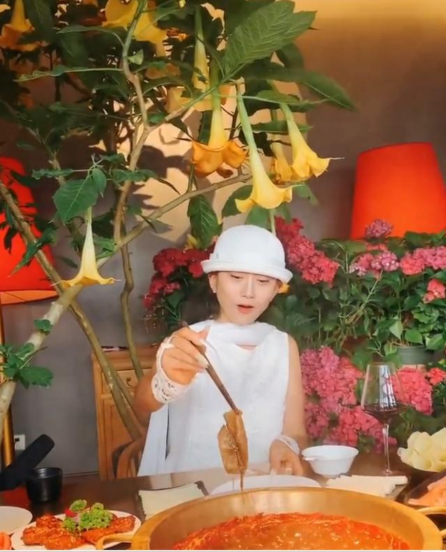 『杨丽萍』就在3天前，“装”了20年的杨丽萍也“翻车”了