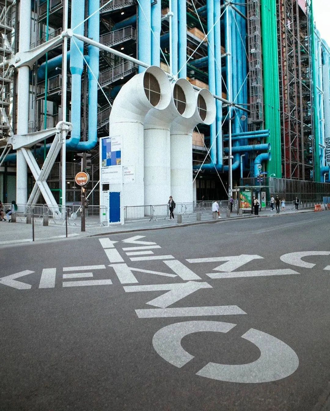 高田贤三|名美美术——执着于将RGB最高对比度打印在布料上的高田贤三走了