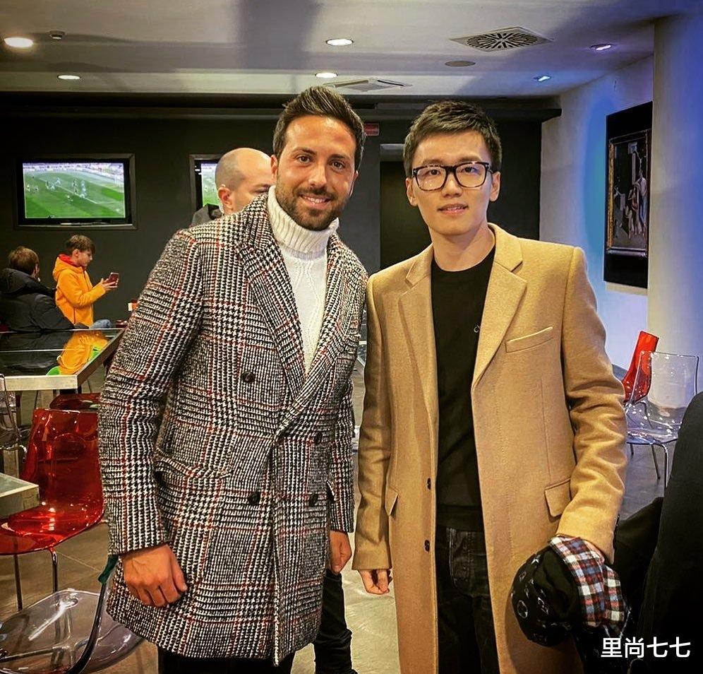 苏宁太子时装周看秀,张康阳穿潮装变新晋国名老公,帅过王思聪