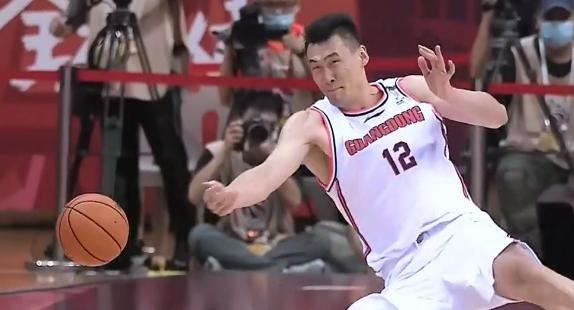 广东男篮|广东神奇逆转豪取31连胜！威姆斯40+17，杜锋咆哮裁判怒摔战术板