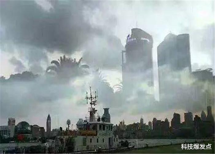 物理学家▲传说中的“天庭”真的存在吗？乘客在飞机上拍到的，到底是什么？