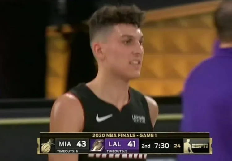 湖人队|1场比赛4核心受伤！还打什么！直接给湖人颁奖得了