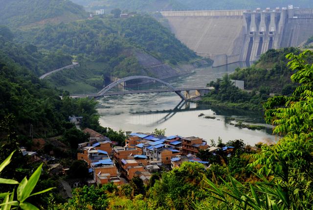 「龙脊梯田」广西一城市毗邻越南，名字就让你觉得色彩斑斓，景色更是堪称一绝
