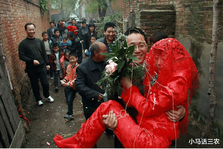 小马话三农 明年是无春年,农村俗语“寡年不宜婚,滑年不盖房”是什么意思?