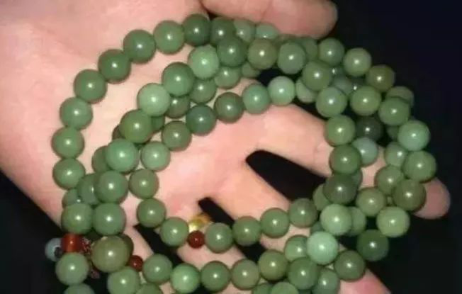 翡翠▲最新翡翠骗局曝光：5000块买的“翡翠菩提”，竟然只值20块！