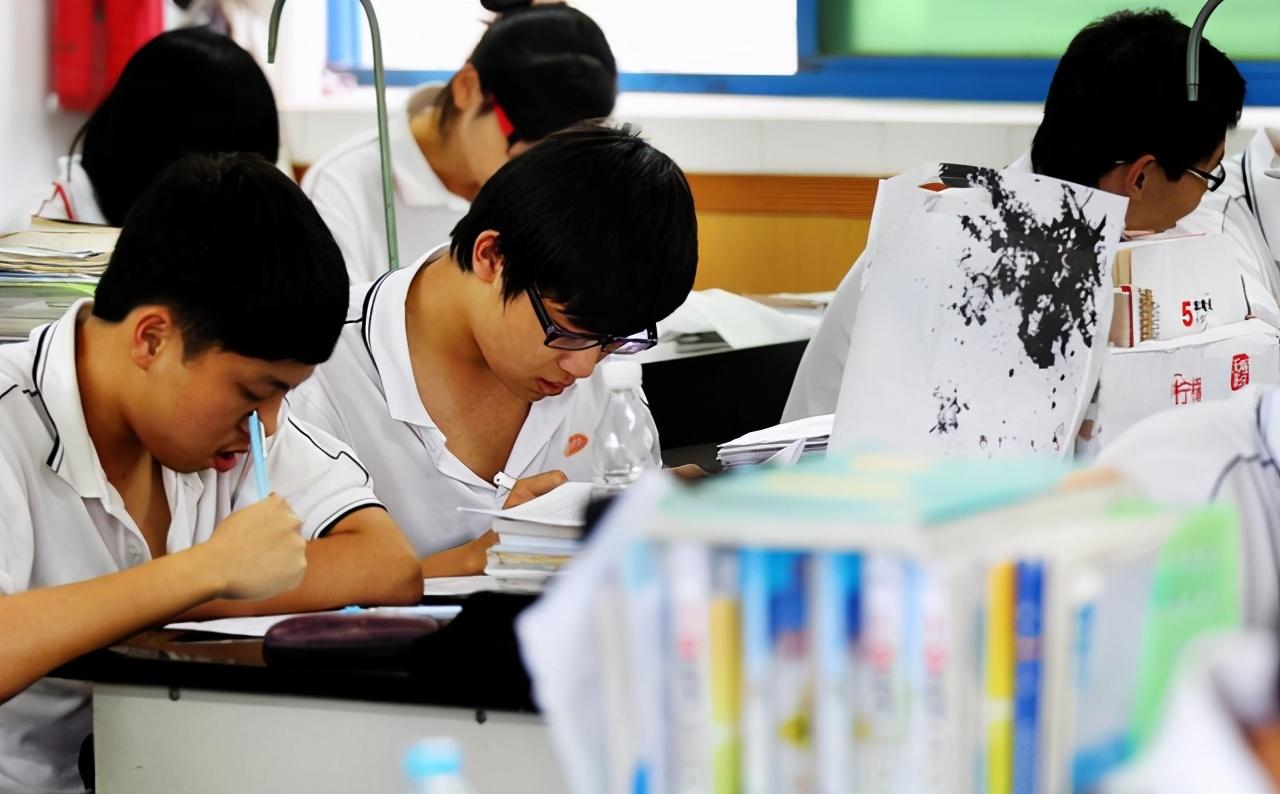 教育厅|教育厅最新通知，高三考生迎来“坏消息”，家长：也很无奈！